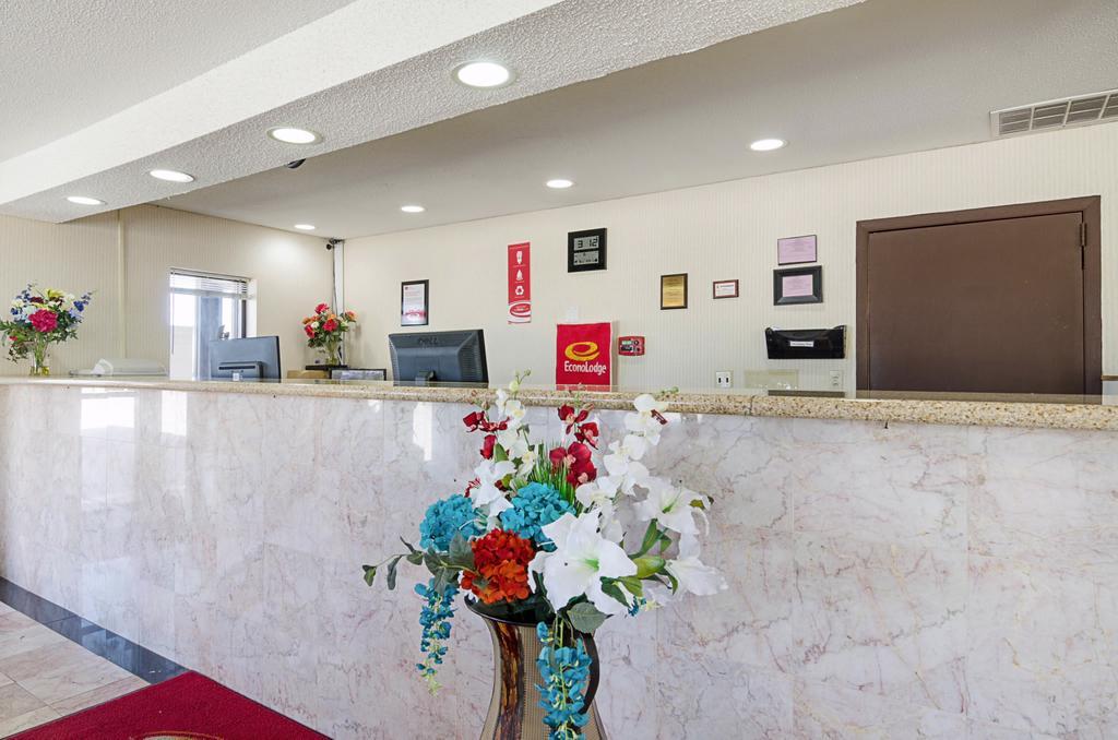 Econo Lodge Mcpherson Luaran gambar