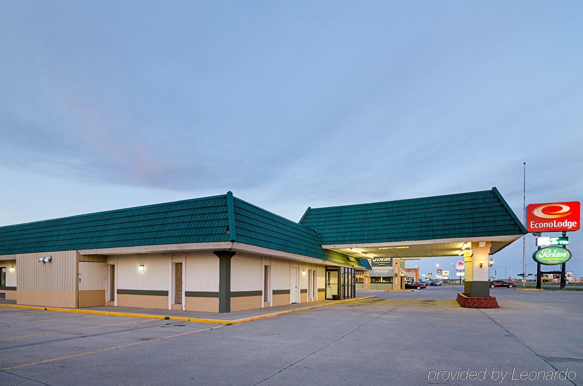 Econo Lodge Mcpherson Luaran gambar