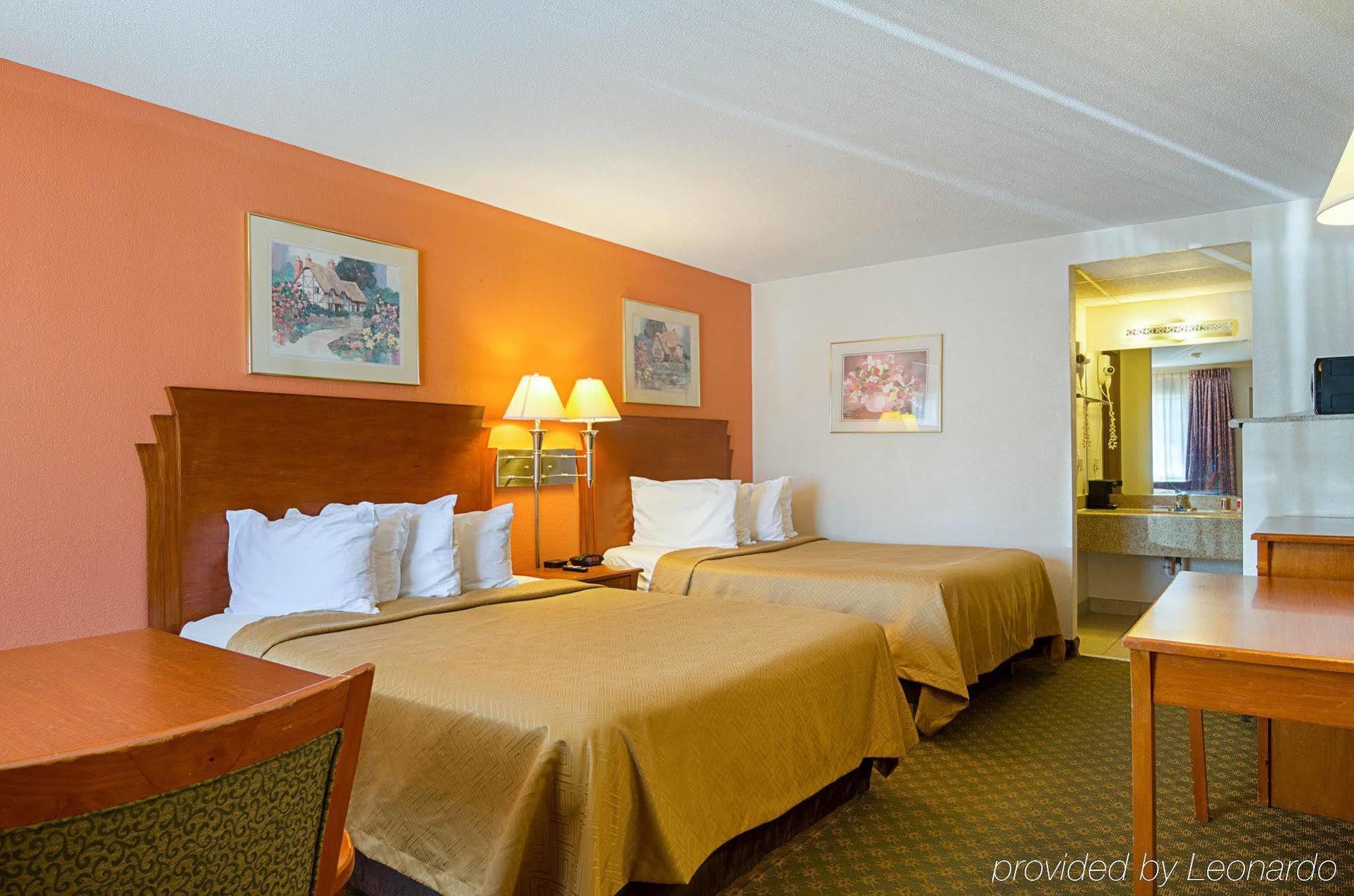 Econo Lodge Mcpherson Luaran gambar