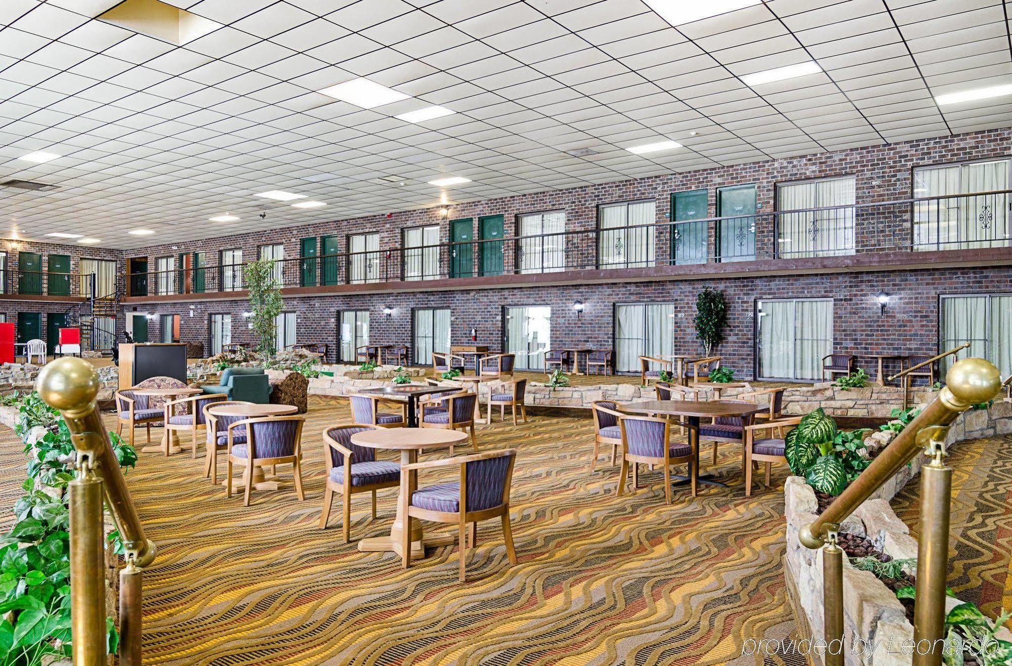 Econo Lodge Mcpherson Luaran gambar
