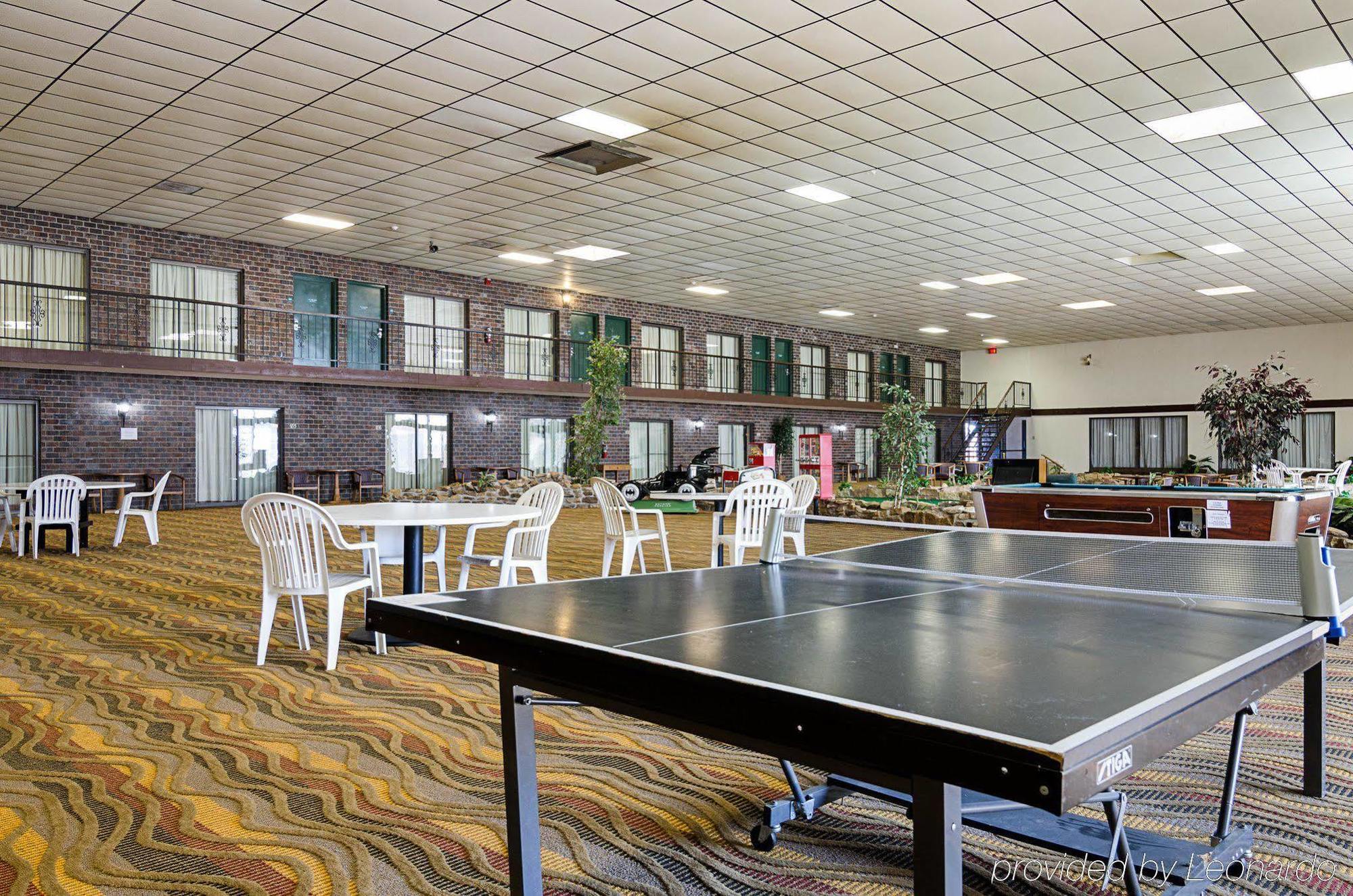 Econo Lodge Mcpherson Luaran gambar