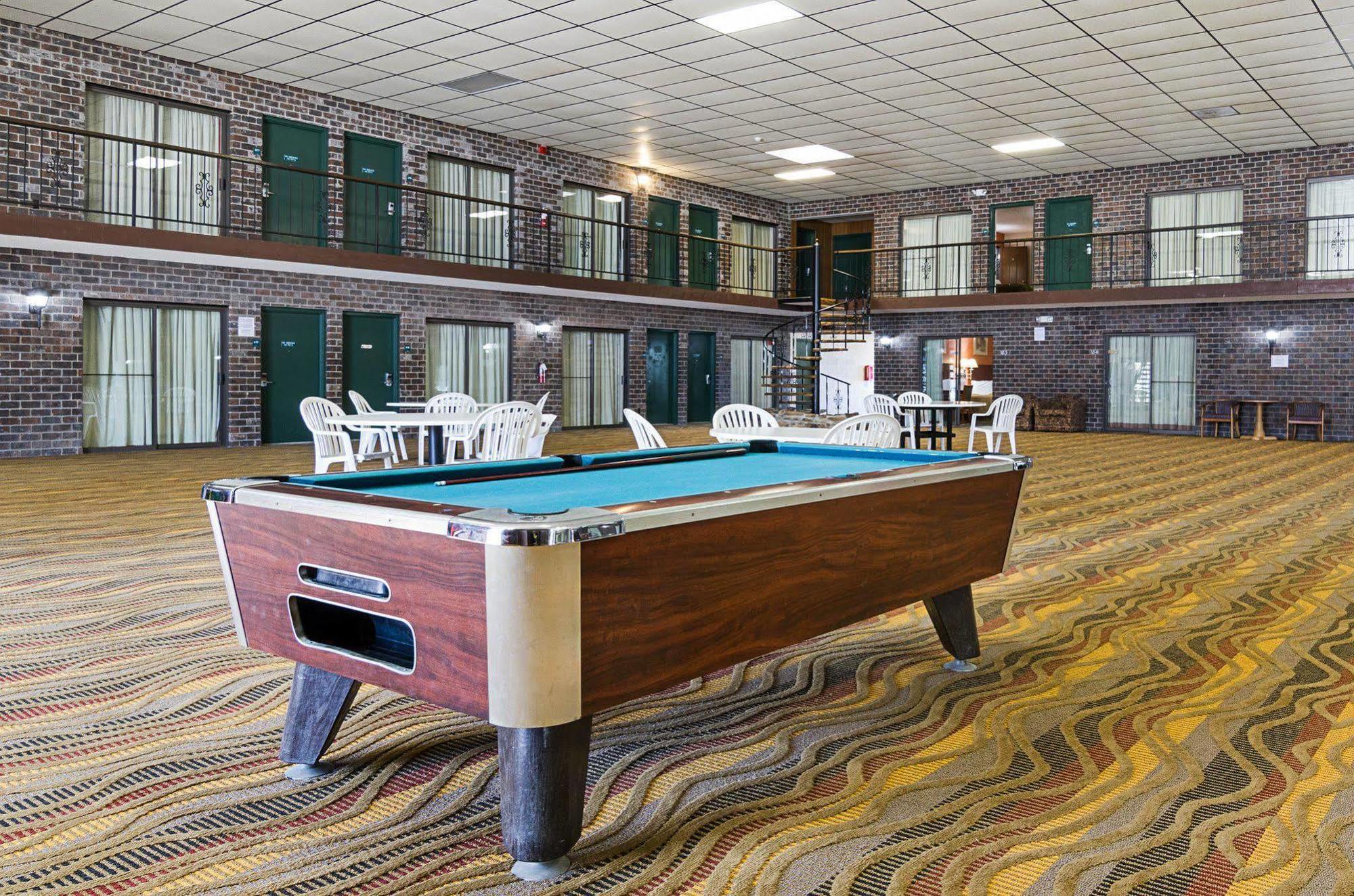 Econo Lodge Mcpherson Luaran gambar